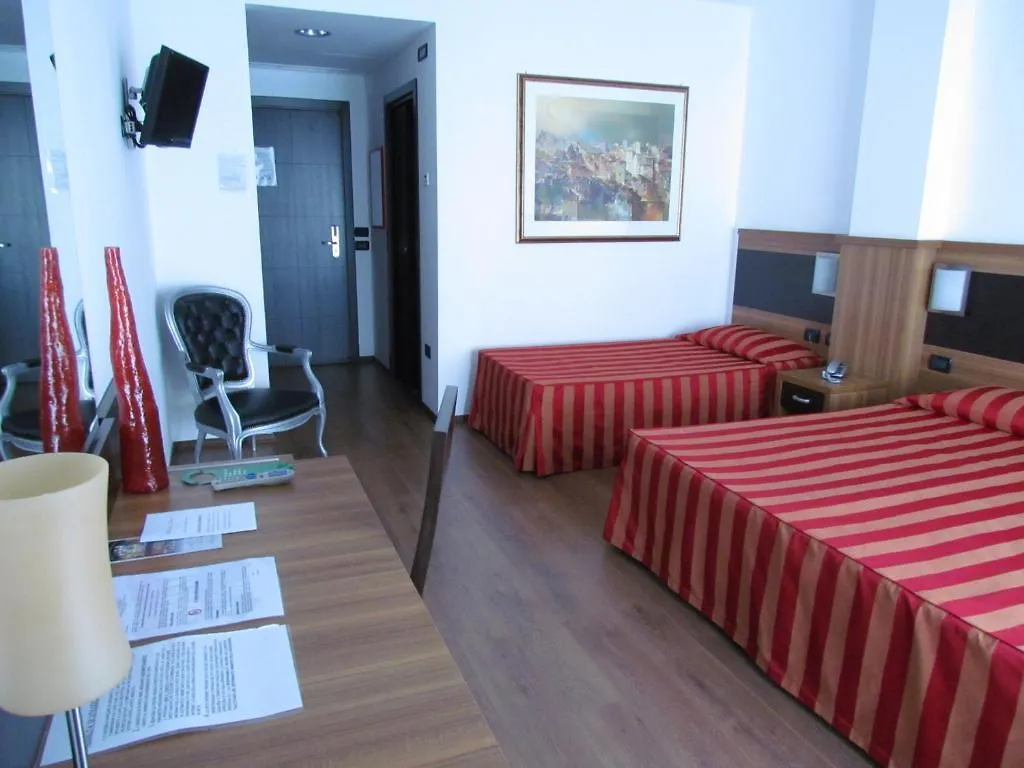 Hotel Leon Bianco Адриа
