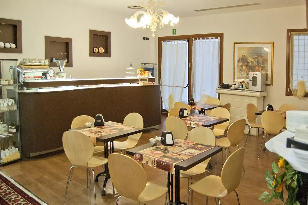 Hotel Leon Bianco Adria
