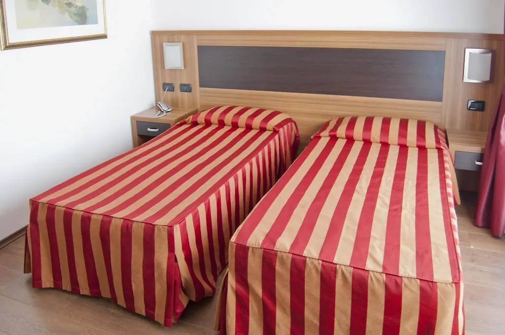 Hotel Leon Bianco Адриа