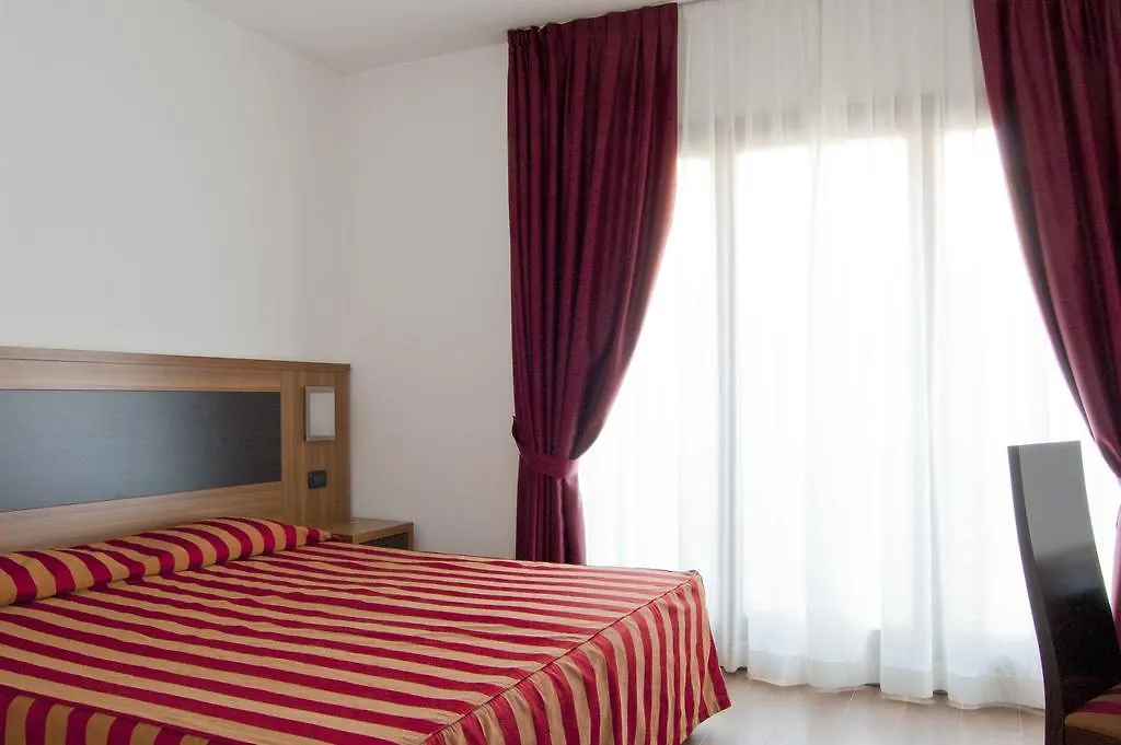 Hotel Leon Bianco Адриа