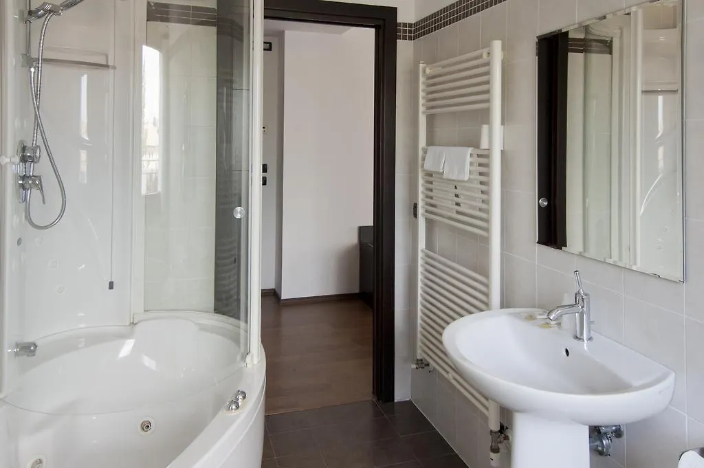 ***  Hotel Leon Bianco Адриа Италия