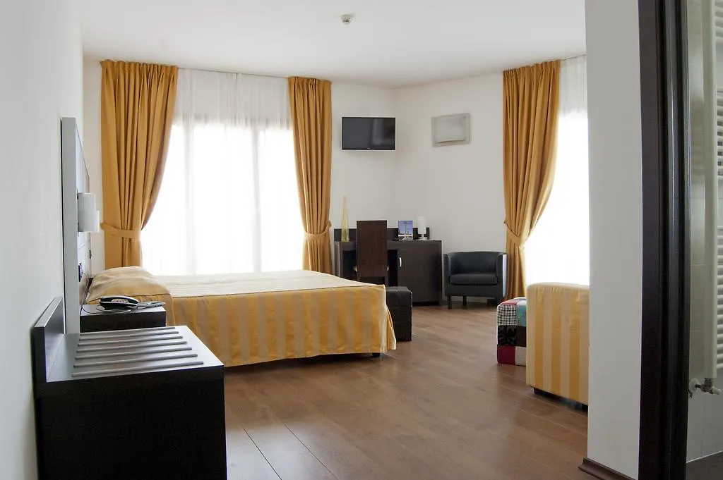 Hotel Leon Bianco Адриа 3*,  Италия