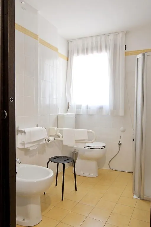 Hotel Leon Bianco Адриа