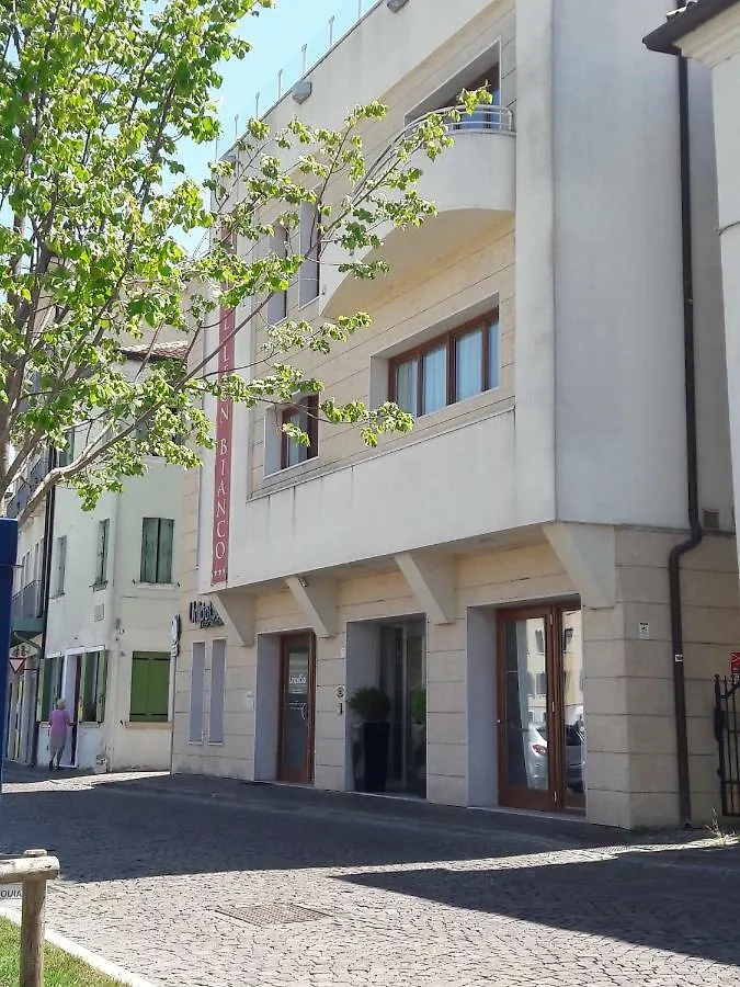 Hotel Leon Bianco location